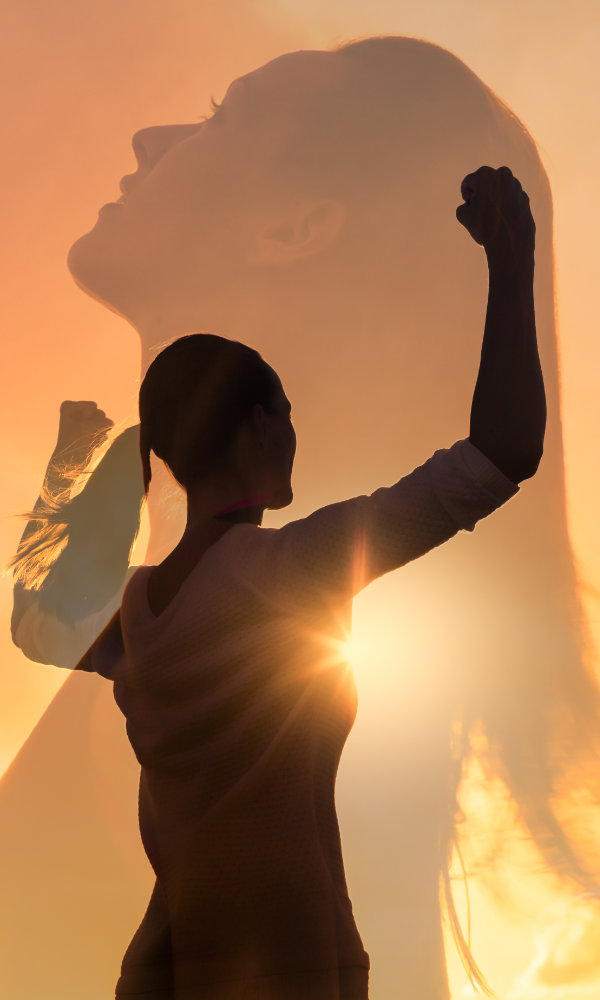 Image d'une transformation positive sur fond de couché de soleil
